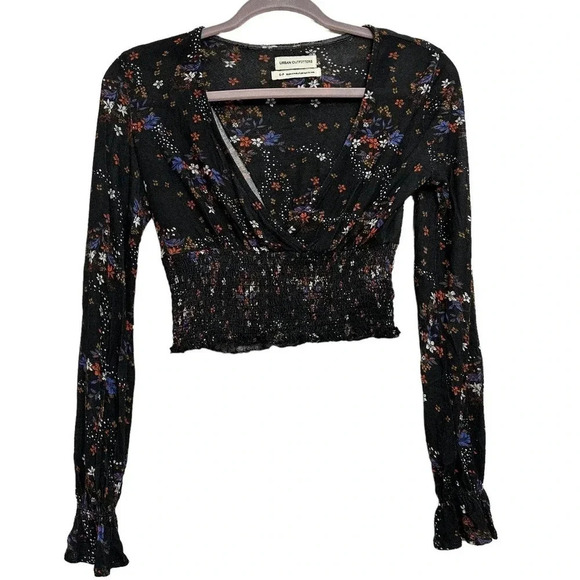 Urban Outfitters women’s Taran smocked long sleeve blouse. Size small - Picture 1 of 6